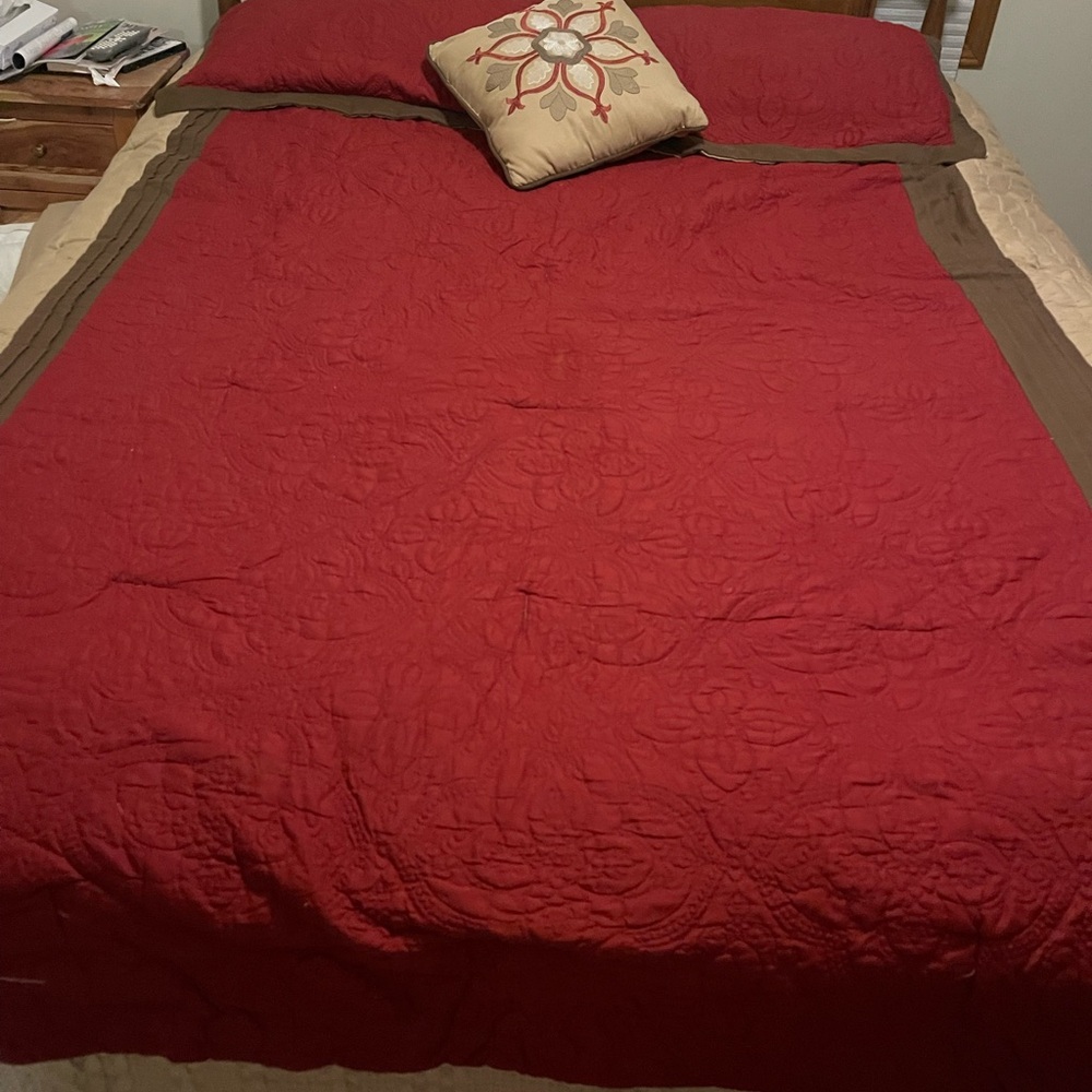 Full/Queen Quilted Comforter Set